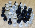 Šachy - sada dřevěných figurek, výška 3 až 6,5 cm