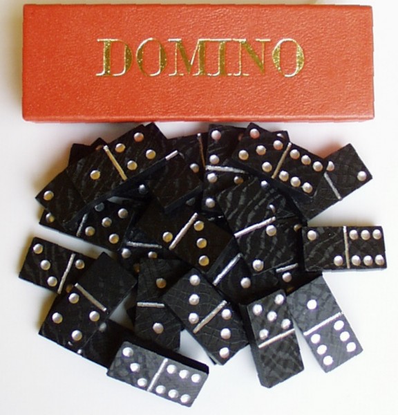 DOMINO - společenská hra, 28 dřevěných kamenů s puntíky 0 až 6
